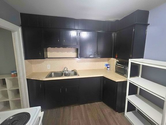 5th image of 810 N Bradley Ave #1