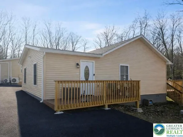 126 Evergreen Dr, Bushkill, PA 18324