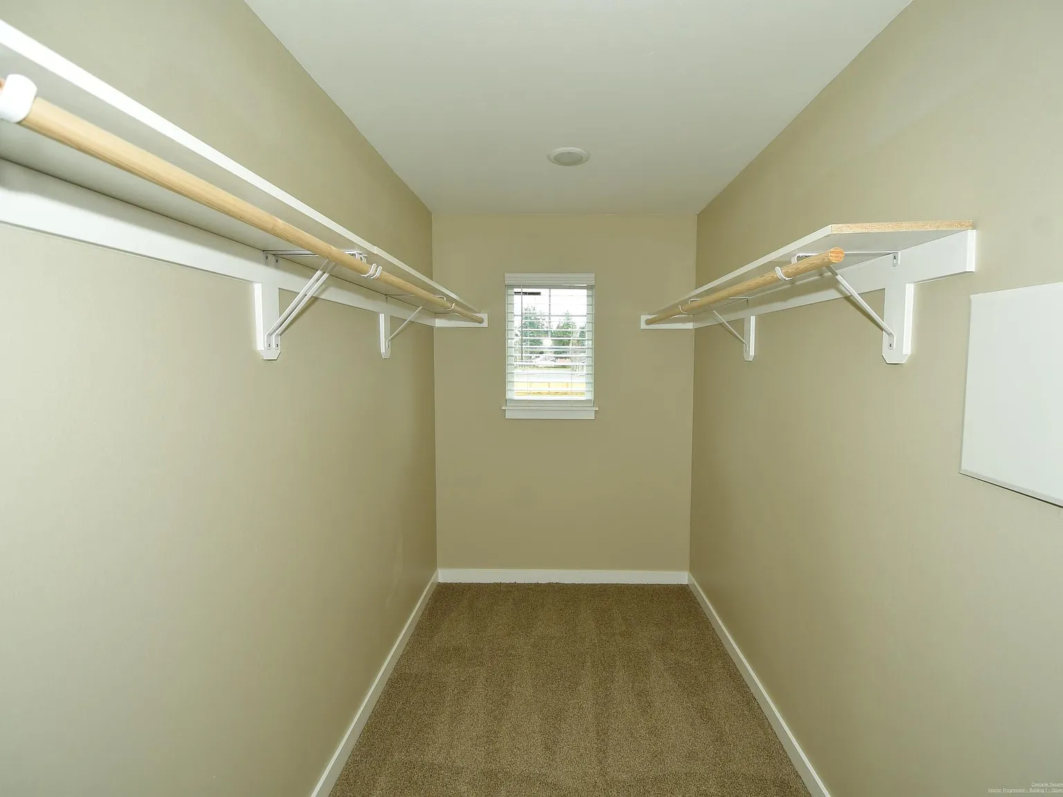 3 bed, 2.5 bath, 1675 sqft, $2,989 — Photo 2