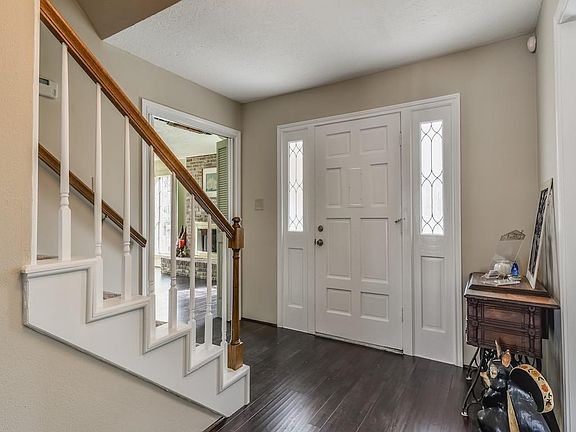 3rd image of 10810 Idlebrook Dr