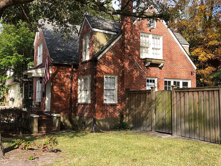 1235 Willow Ct — Photo 3