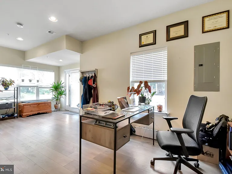 121 High Pointe Dr #38 — Photo 4