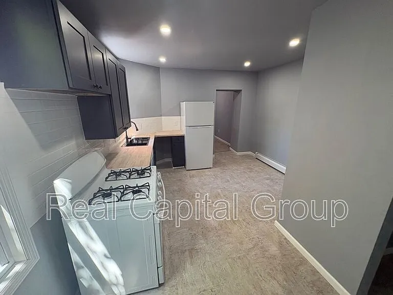44 Alexander St #2 — Photo 12