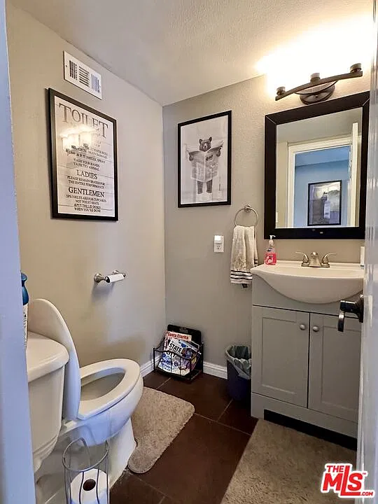5 bed, 2.5 bath, 2150 sqft, $5,200 — Photo 4