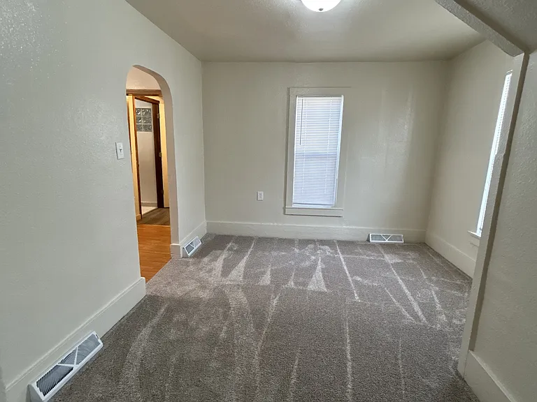 411 W 9th St — Photo 3