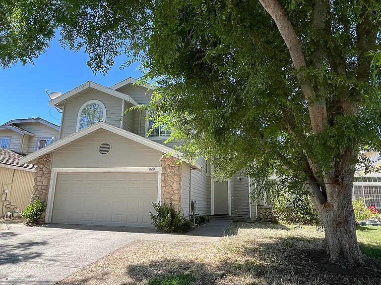 8795 Deer Creek Cir — Photo 3