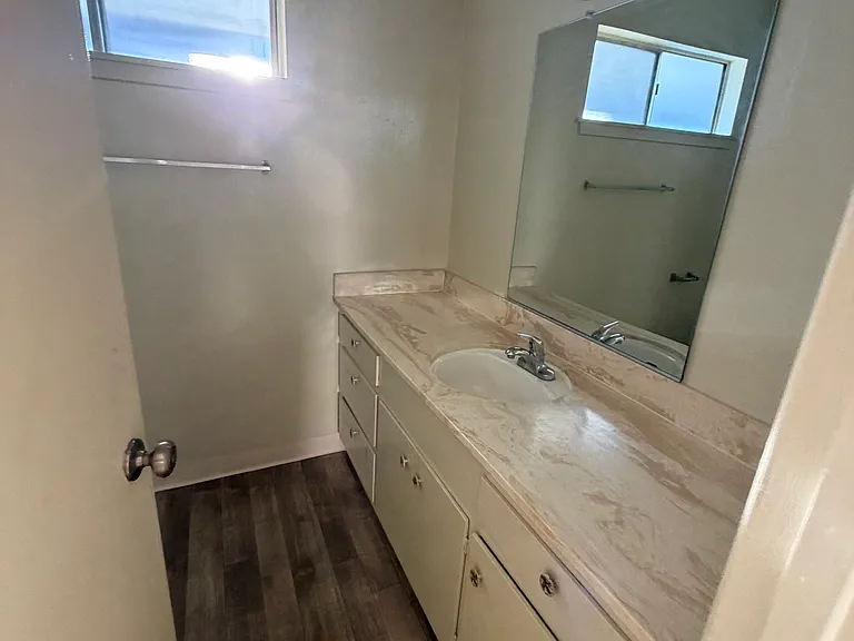928 W Huntington Dr #A — Photo 6