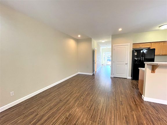 4th image of 200 NE 66th Ave