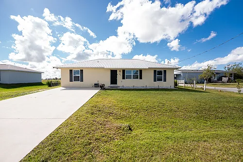 7105 SW Clematis Dr Photo 1