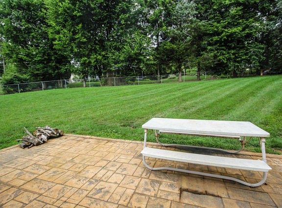 5th image of 1523 Summerhill Dr