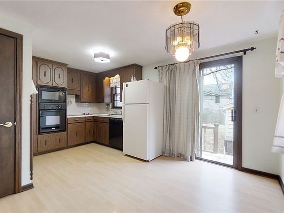 2nd image of 24 Lepeirs Dr