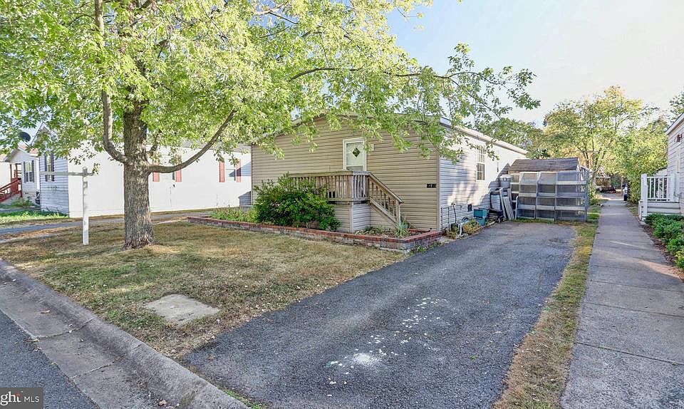 2nd image of 14715 Pan Am Ave