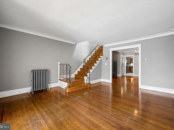 4th image of 219 W Sedgwick St