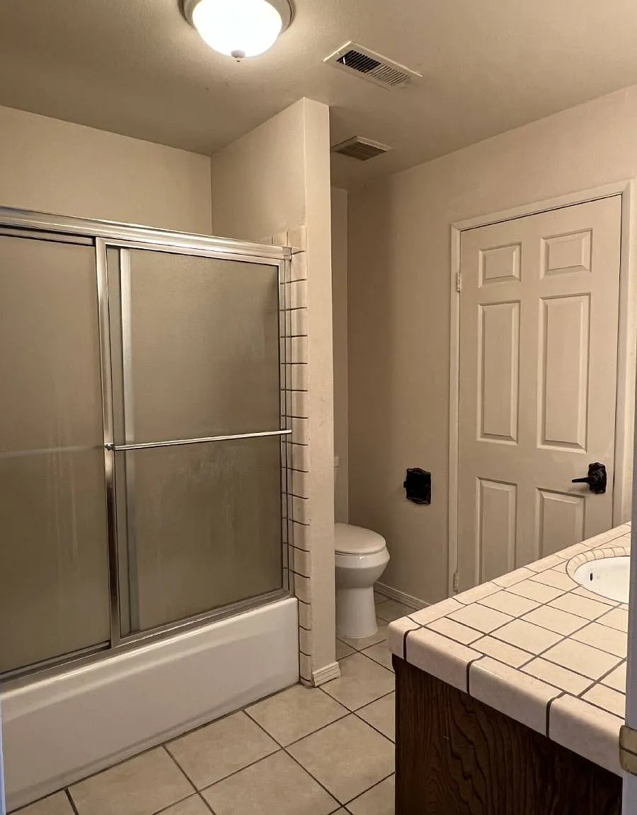 305 E 4th St #F in Madera, CA 93638 — Photo 2