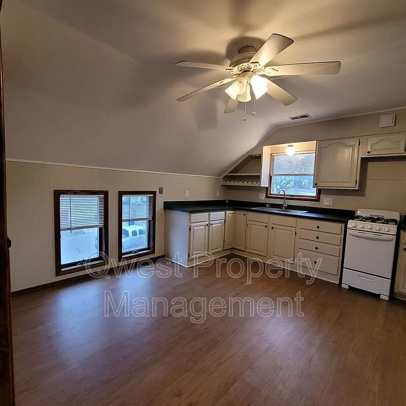 Building Photo - 1401 Valley Ave NW #2