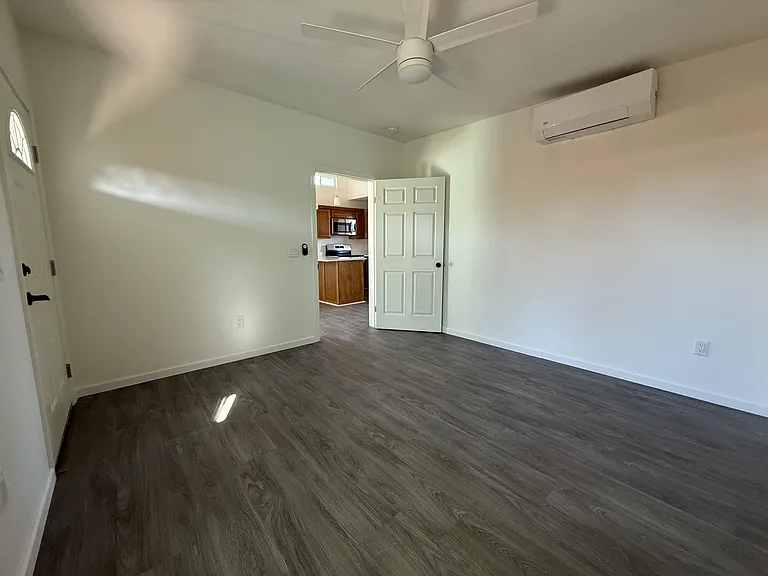 5564 E Camden St #B — Photo 5