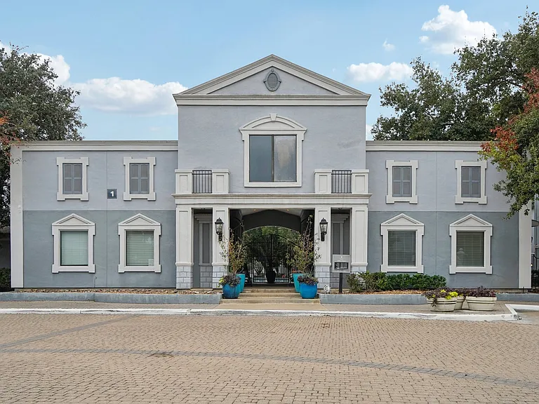 Milano Apartments — Photo 15