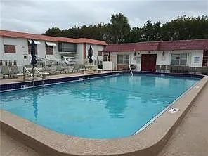 2 bed, 1.5 bath, 826 sqft, $1,750 — Photo 2