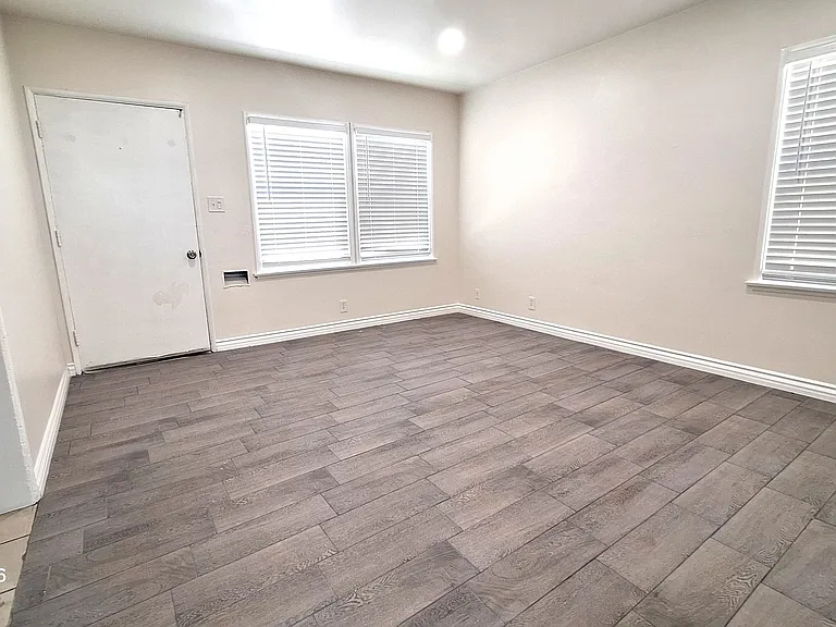 4033 W El Segundo Blvd — Photo 6
