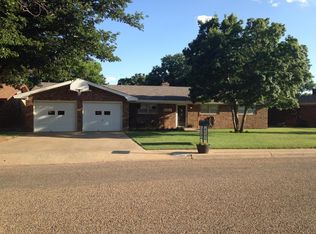 212 Redwood Ln, Levelland, TX 79336