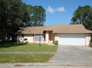 1901 Twisting Ln, Zephyrhills, FL 33543