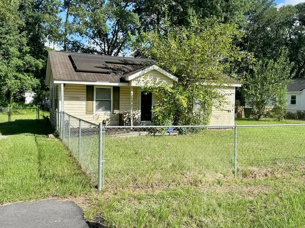 1205 Albemarle St, Hanahan, SC 29410