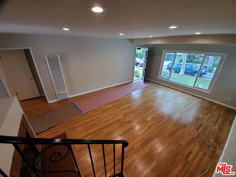 3 bed, 1.5 bath, 1465 sqft, $5,500 — Photo 3