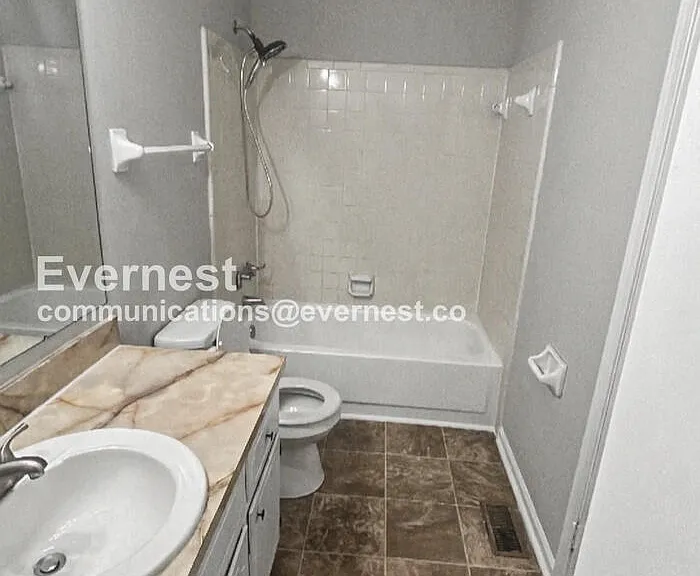 2463 Hampstead Dr — Photo 7