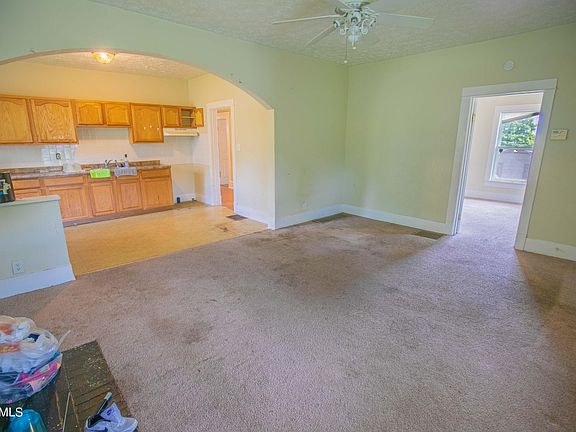 5th image of 724 SE Witt Pl