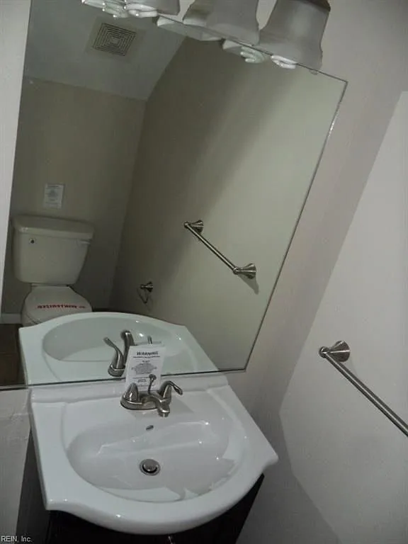 2 bed, 1004 sqft, $1,970 — Photo 4