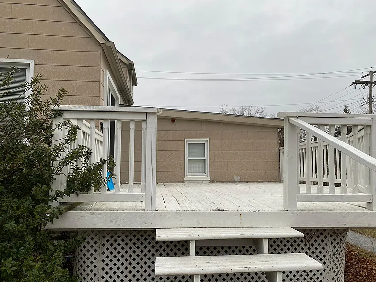 1105 E Maple Rd — Photo 15