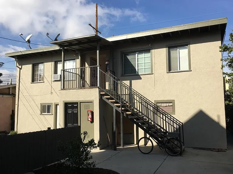 2833 Huron St — Photo 1