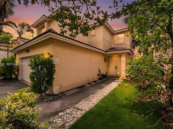 3rd image of 9847 Fairway Cove Ln