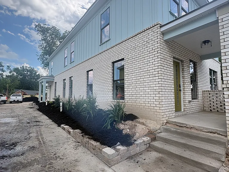 2462 Millwood Ave #B — Photo 6