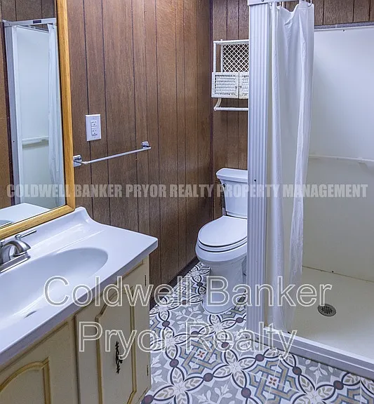 165 Lakeshore Ct — Photo 34