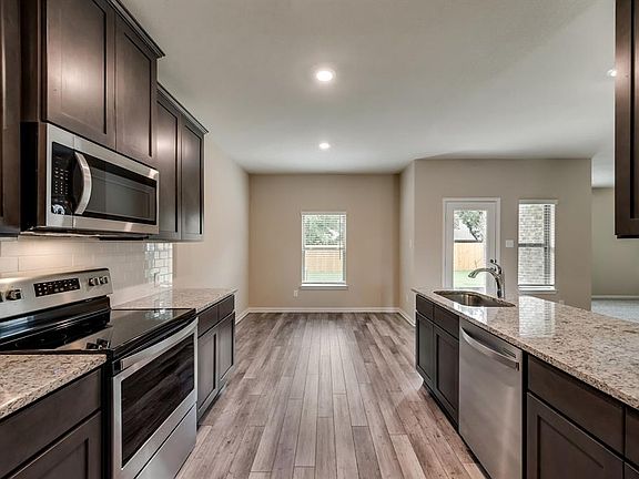 5th image of 405 Blue Buffalo St