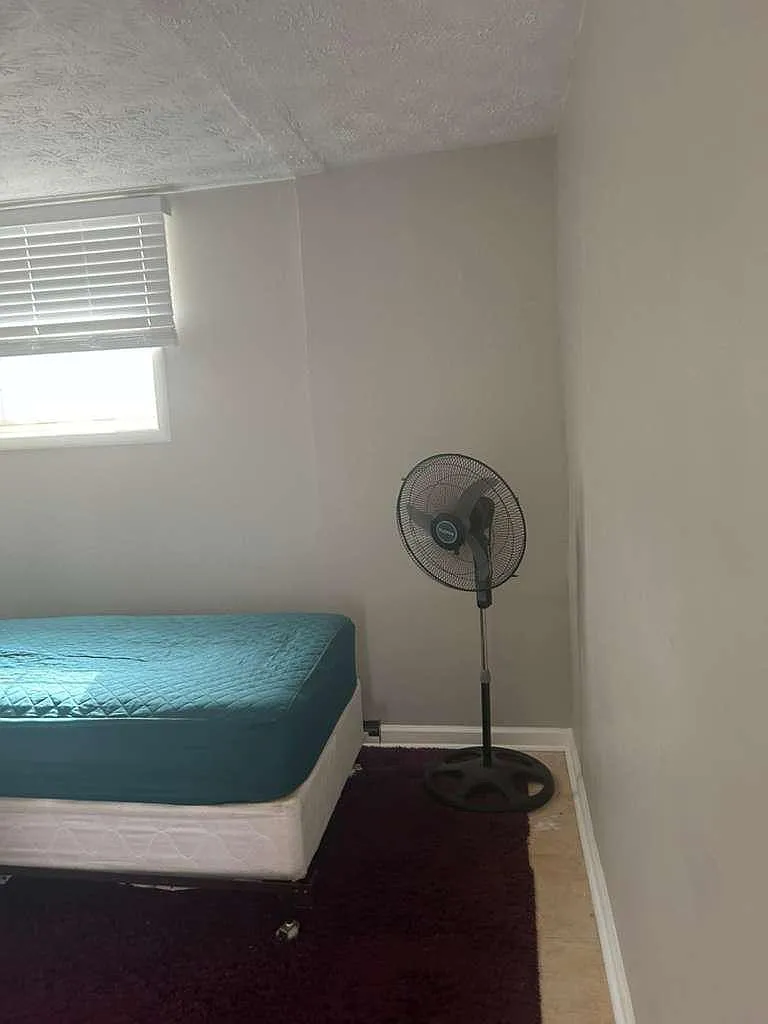 2 bed, $750 — Photo 2