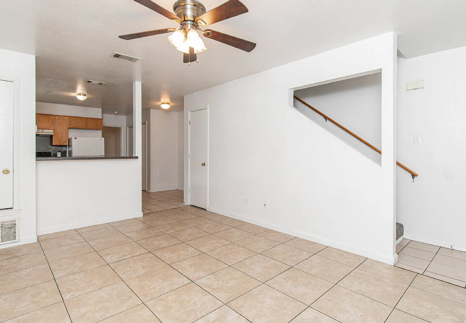 3 bed, 2.0 bath, 1115 sqft, $775 — Photo 3