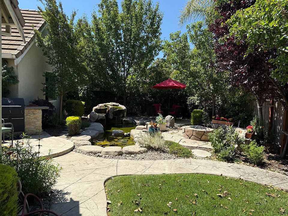 2nd image of 2105 Rhodes Ln