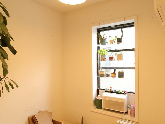 2nd image of 14 Maujer St APT 15