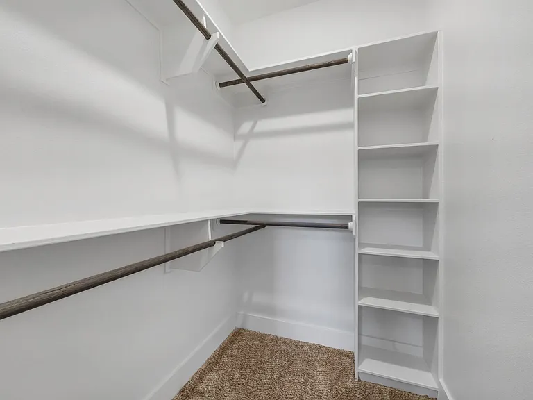 211 Lynn Dr — Photo 52