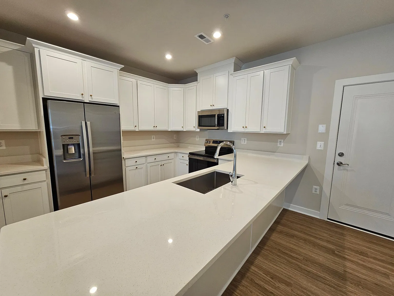 2 bed, 2.5 bath, 1545 sqft, $2,600 — Photo 2