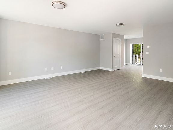 5th image of 91 Taft Pointe #3