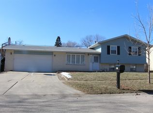 901 Hollycrest Dr, Champaign, IL