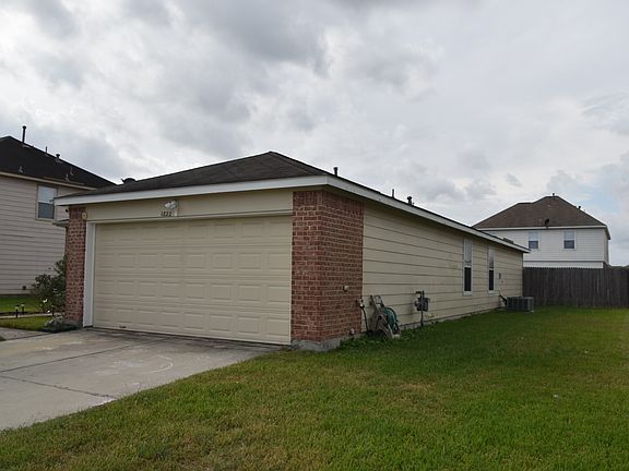 2nd image of 1822 Serenata Ln