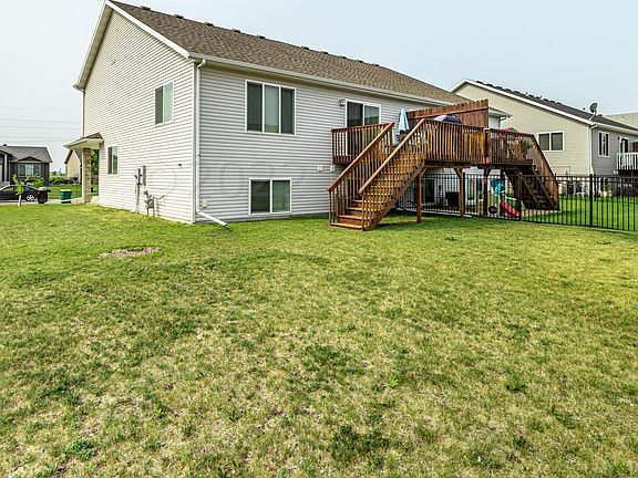 3rd image of 1010 31st Ave W