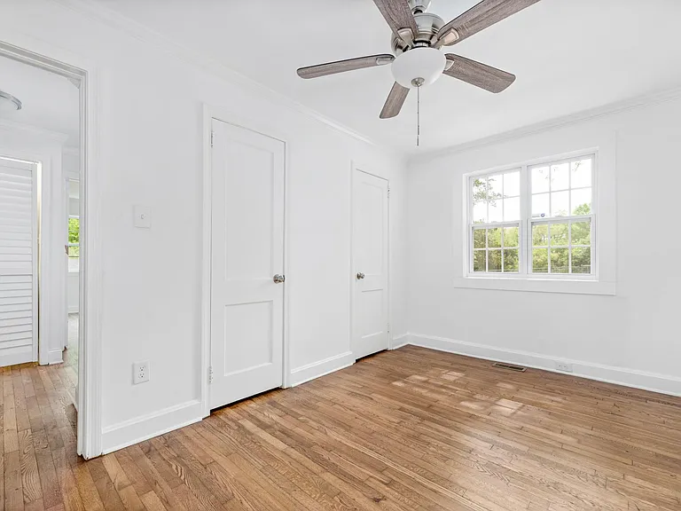 441 W Springs St — Photo 25