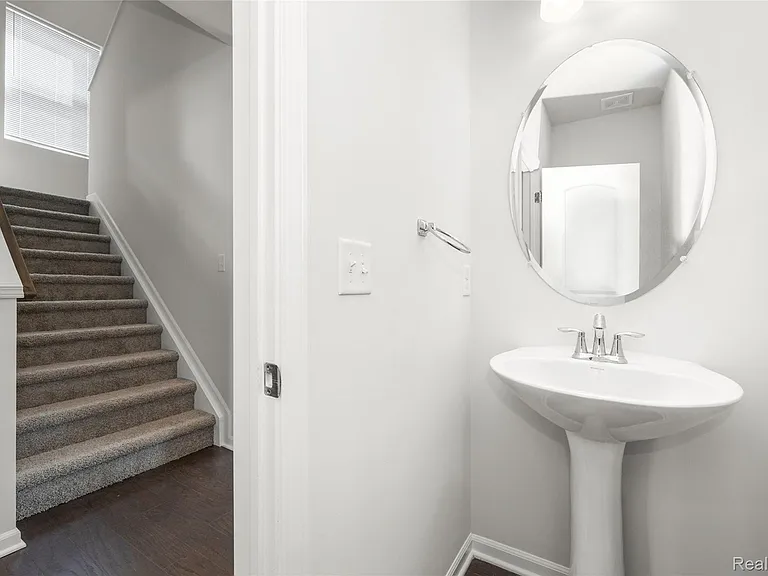 3449 Haverford Dr — Photo 12