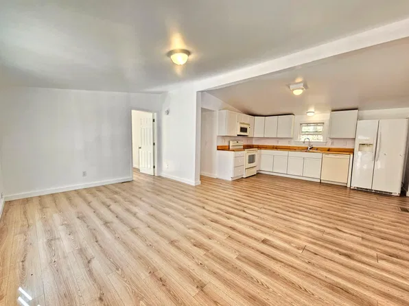 525 River Road, Putney, VT 05346-8712