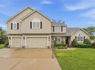 2605 Winterview Cir, Lees Summit, MO 64081